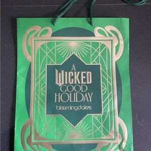 BLOOMINGDALE’S x WICKED Green Holiday Shopping Bag